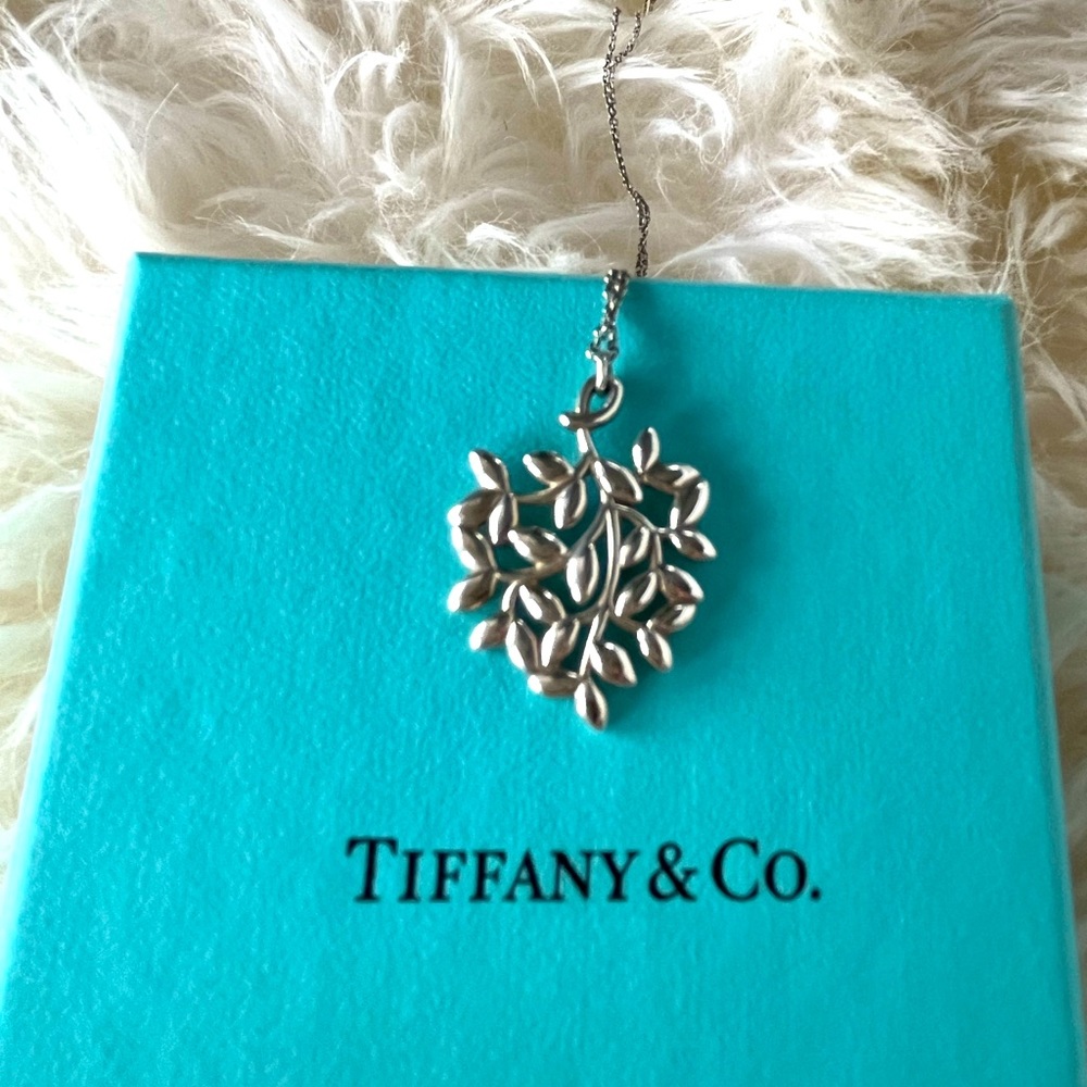 Tiffany & Co Paloma Picasso Olive Leaf Pendant 18” sterling silver *new with box